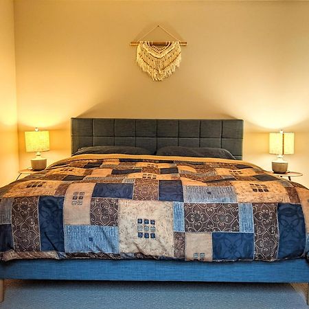 Mountain House Of Wonder Bed & Breakfast Qualicum Beach Exterior photo