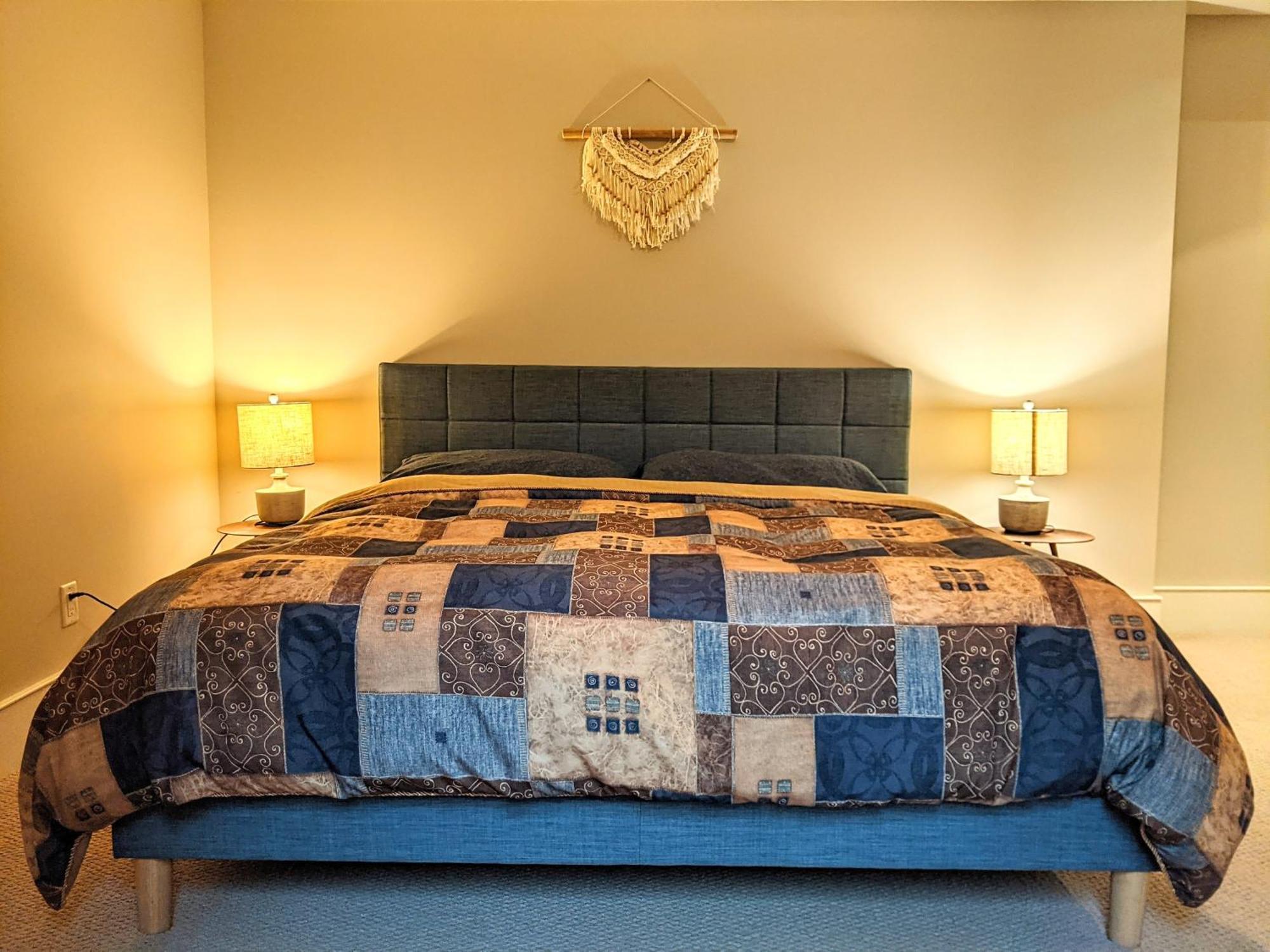 Mountain House Of Wonder Bed & Breakfast Qualicum Beach Exterior photo